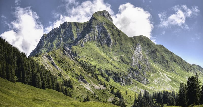 Les randonnées incontournables dans les Alpes qui vont vous émerveiller